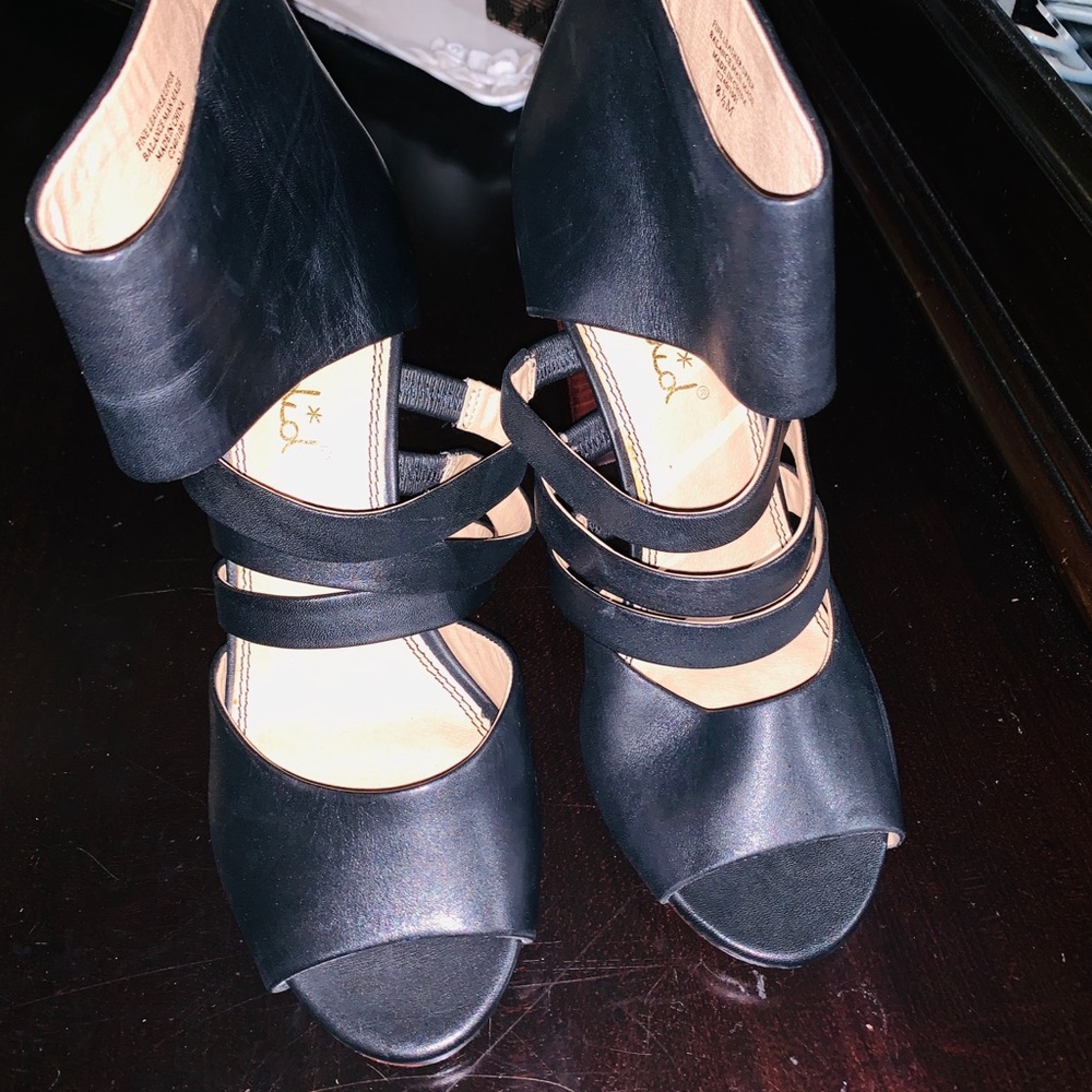 Splendid high heeled zip-close sandals